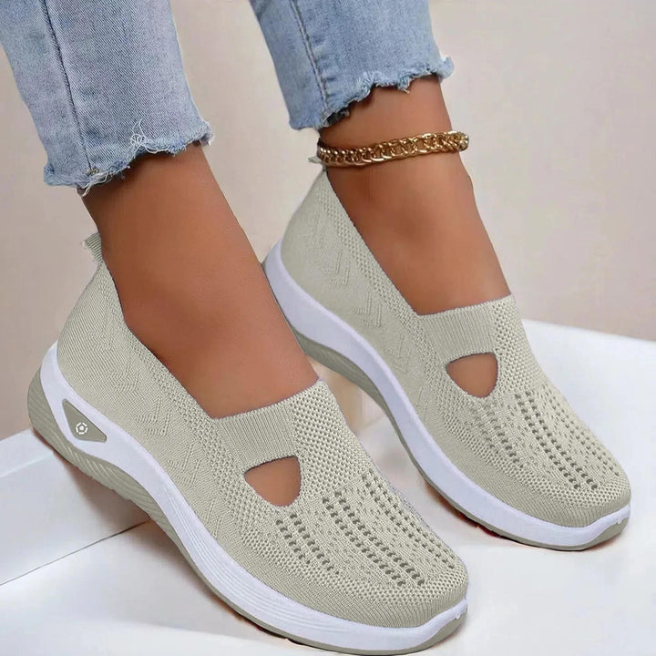Andrea | Zapatillas Mujer Punto Detalles Perforados