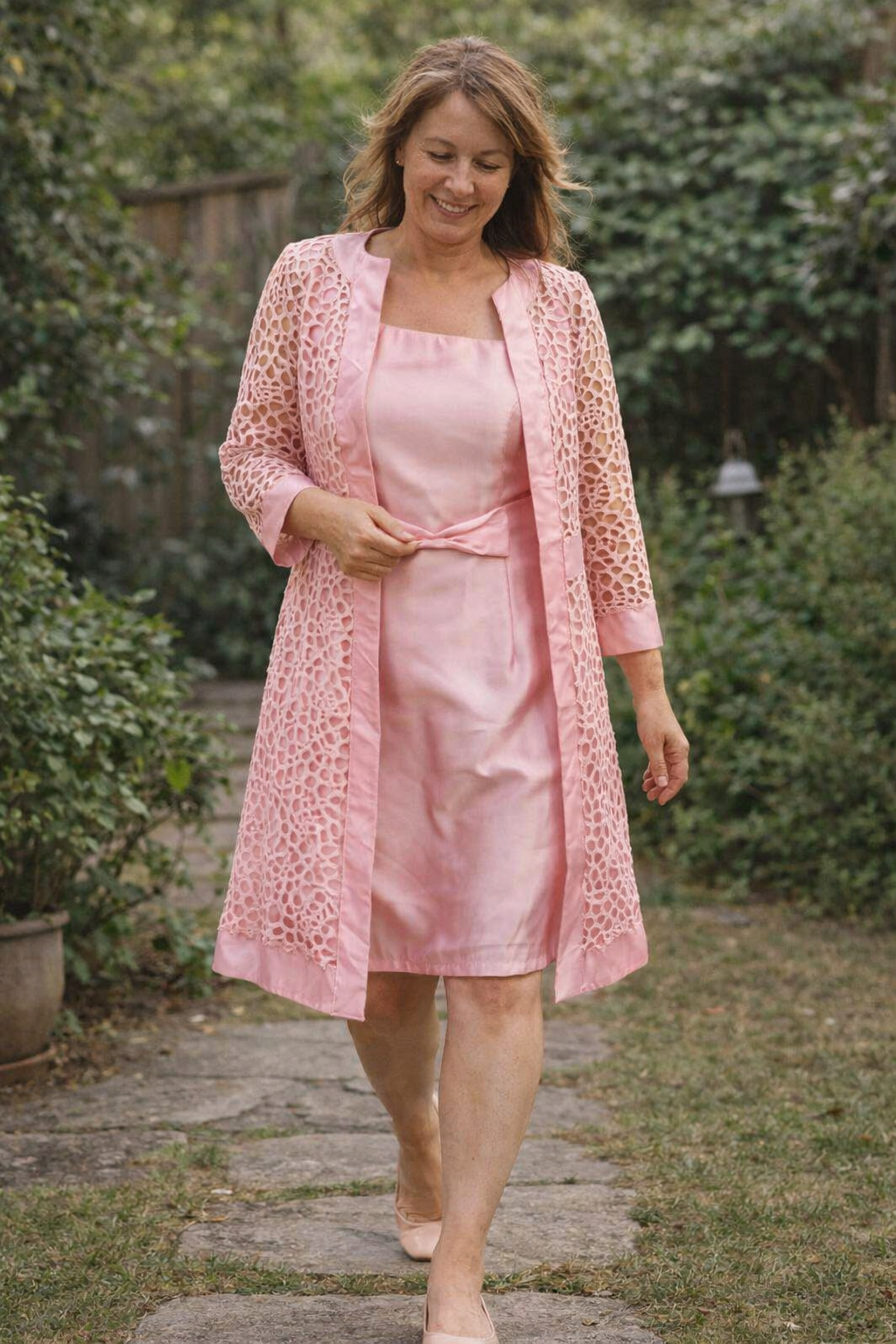 Carla | Vestido Invitada Rosa con Abrigo Encaje
