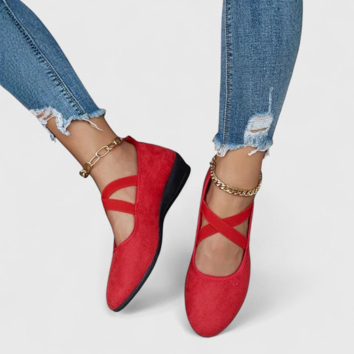 Inés | Zapatos Planos de Gamuza con Cuña y Tiras