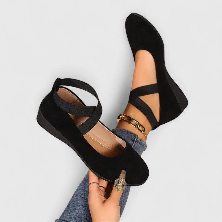 Inés | Zapatos Planos de Gamuza con Cuña y Tiras