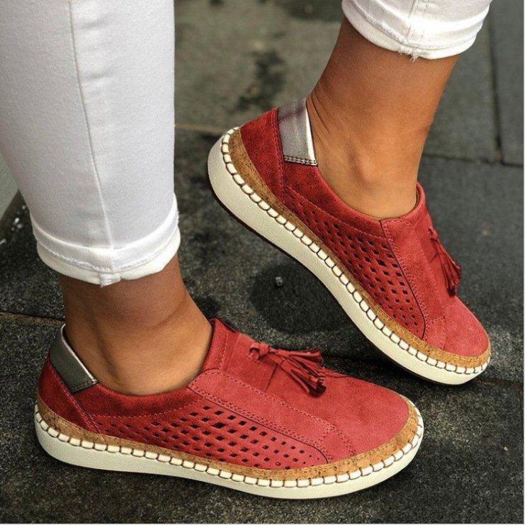 Inés | Zapatos Slip-On Mujer Perforados Borla Corcho Suela Blanca