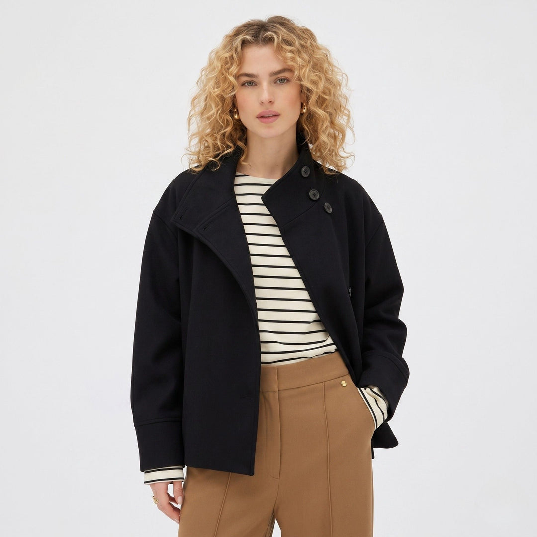 Julia | Chaqueta Corta Cuello Alto Botones