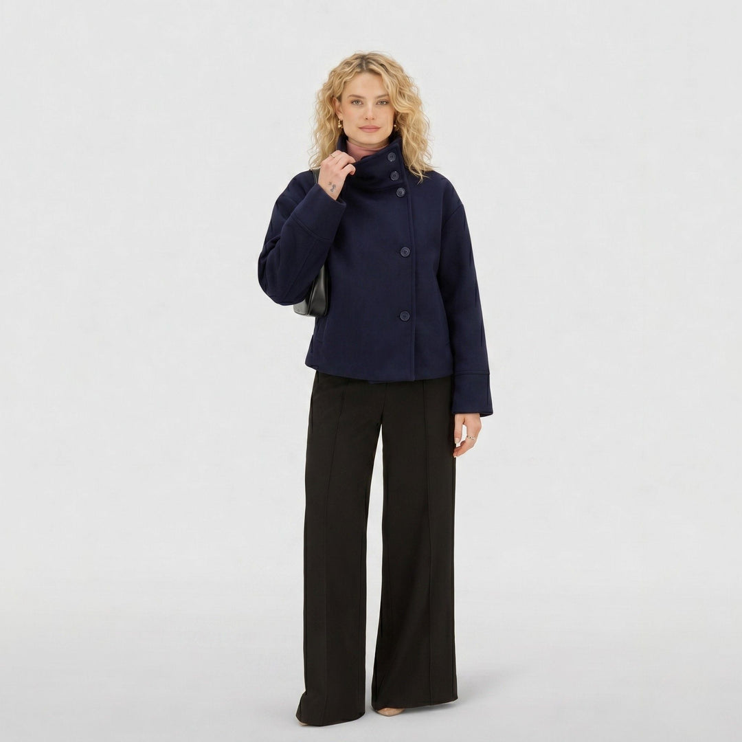 Julia | Chaqueta Corta Cuello Alto Botones