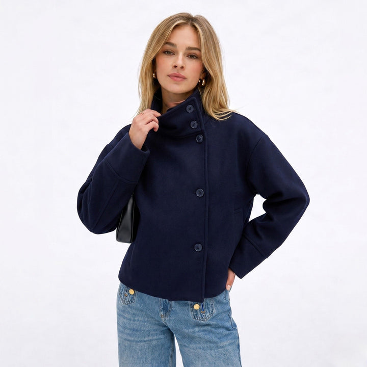 Julia | Chaqueta Corta Cuello Alto Botones
