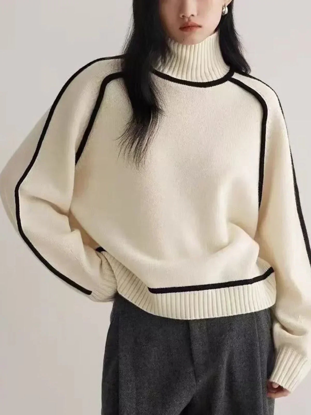 Paula | Jersey de Cuello Alto con Cinturón y Detalle