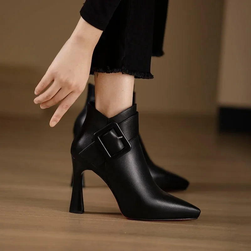 Sara | Botines de Piel con Hebilla y Tacón