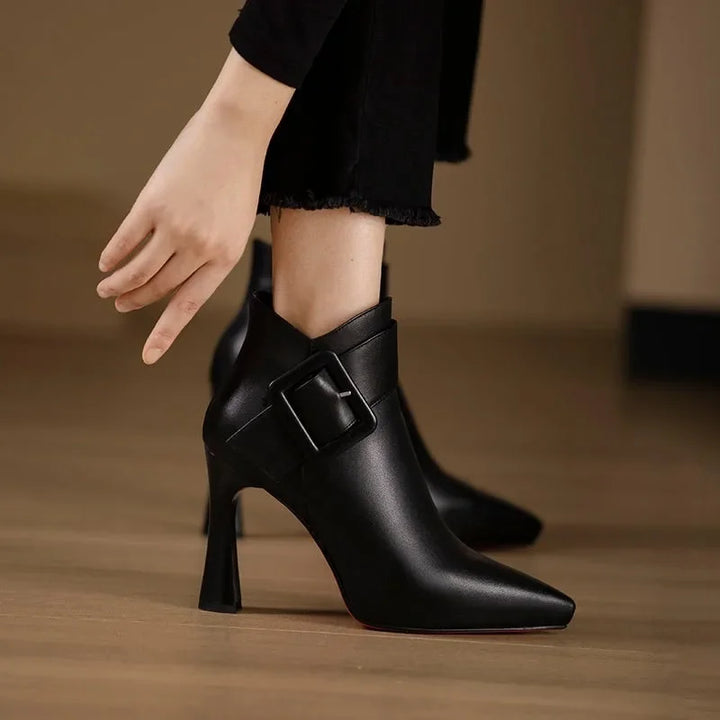 Sara | Botines de Piel con Hebilla y Tacón