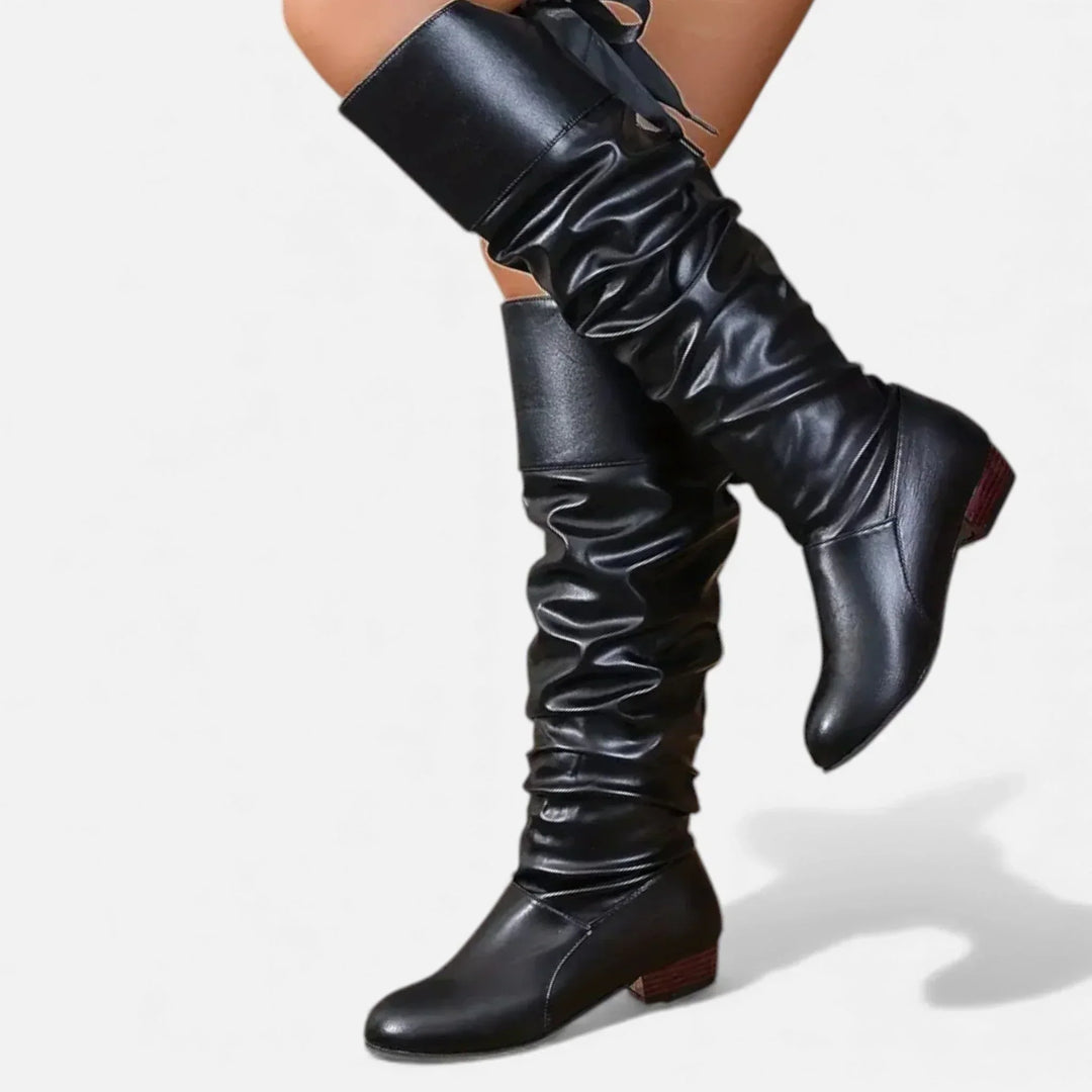 Sara | Botas Altas Rojas Tacón Bajo Puntera Fina