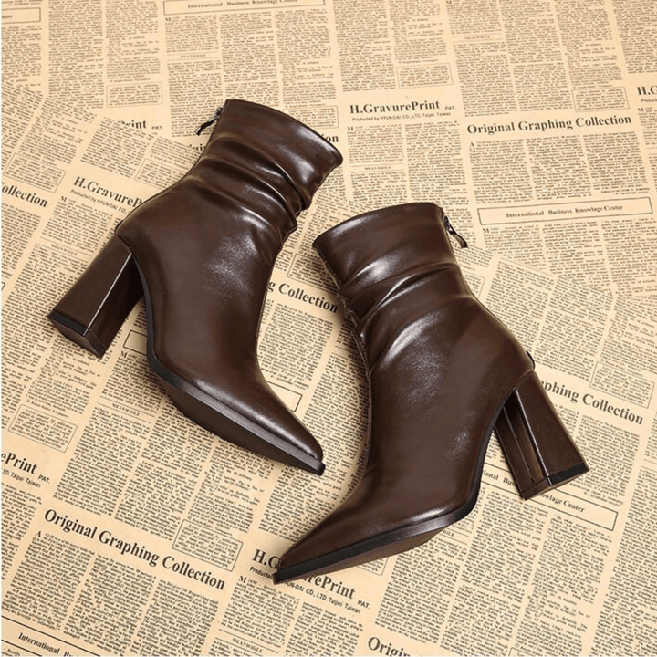 Gloria | Botines de Piel con Tacón Cuadrado y Punta Afilada