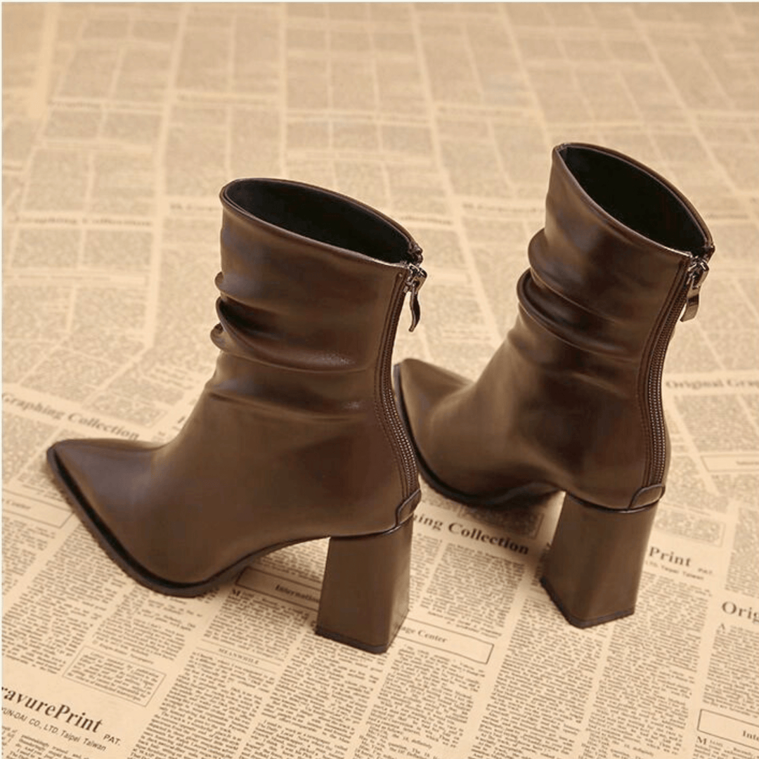 Gloria | Botines de Piel con Tacón Cuadrado y Punta Afilada